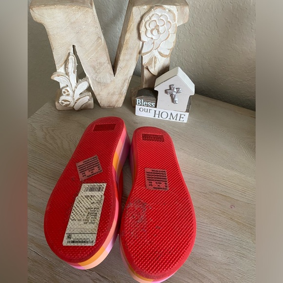 Sandals - Picture 4 of 4